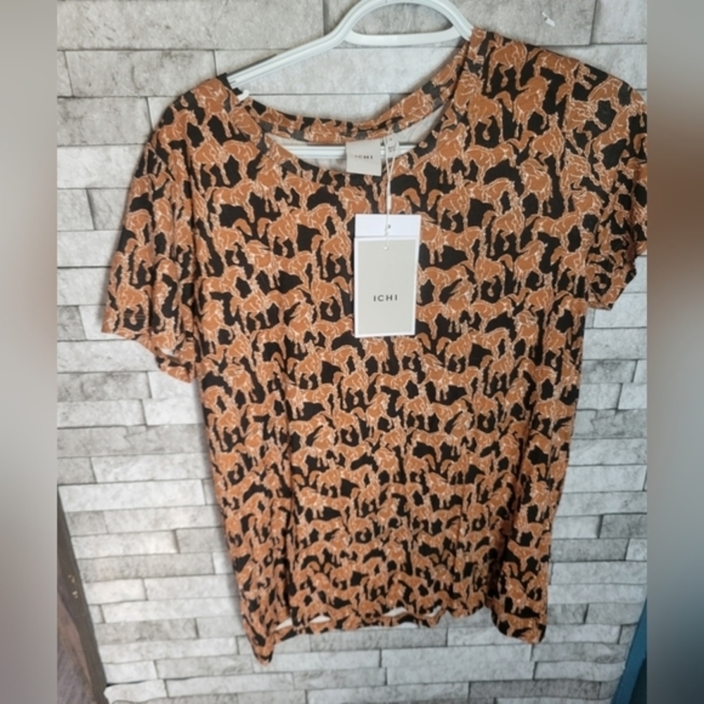 Ichi NWT Size Small Short sleeved Horse Printโ Shirt
